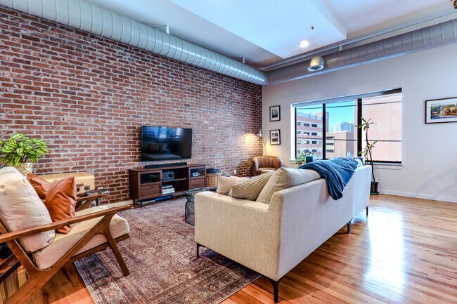 Foto del edificio - 70 W 6th Ave