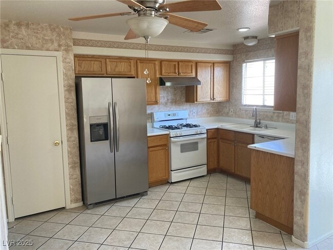 Building Photo - 800 Spotted Eagle St