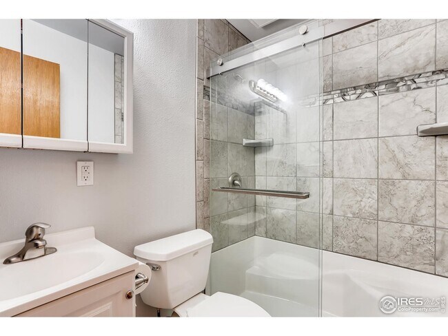 Building Photo - 1023 Yeager Dr