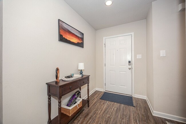 Building Photo - 9125 Bellewood Dr