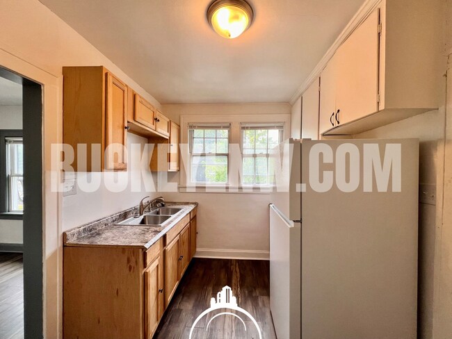 Foto del edificio - 4158 Mayfield Dr