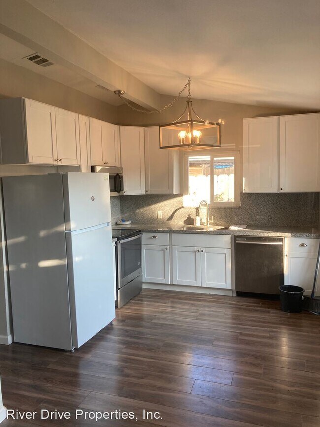 Building Photo - 3 br, 2 bath House - 2620 Green Street