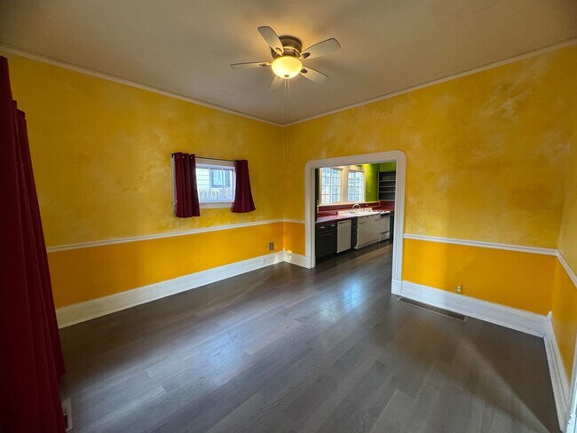 Foto del edificio - Adorable 1 BD + Loft and Office Bungalow in SE Richmond Neighborhood. ** Central Heat & AC! **