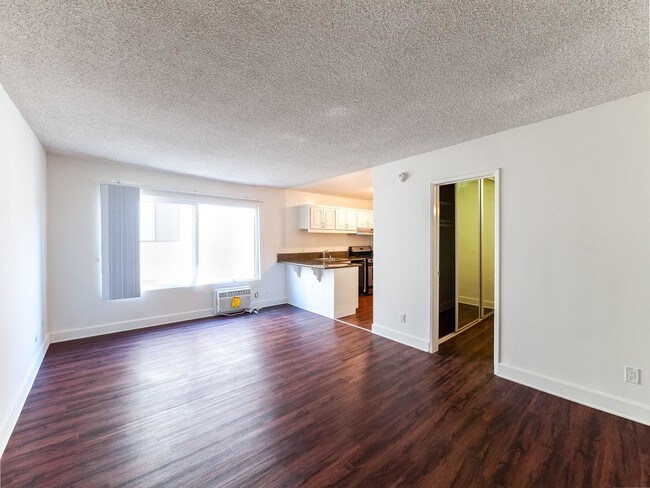Foto del edificio - bedroom in Los Angeles CA 90020