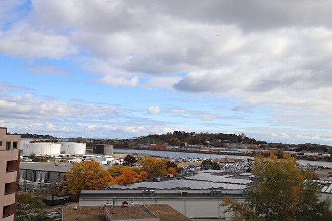 Foto del edificio - 175 Cottage St