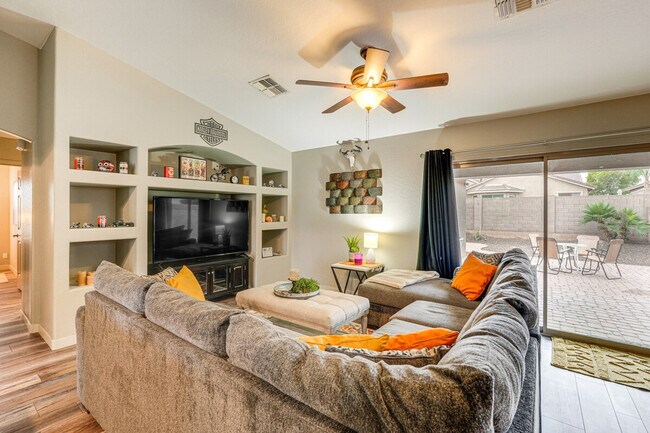 Foto del edificio - 2125 W Goldmine Mountain Dr