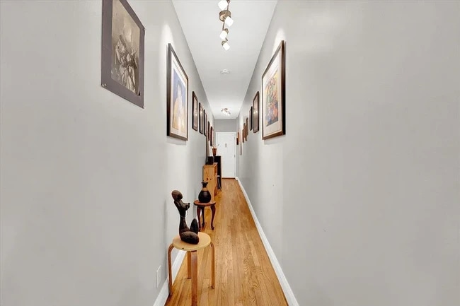 Pasillo interior del codo - 3315 Pleasant Ave