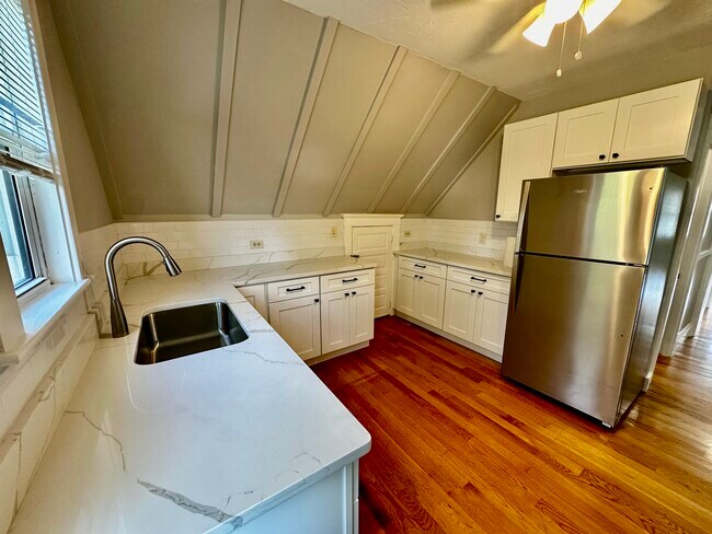 Foto del edificio - 42 Raddin Grove Ave