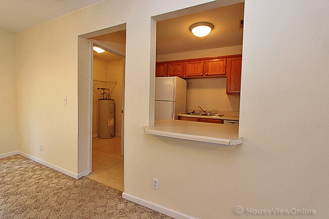 Building Photo - 2831 Hemlock Ct