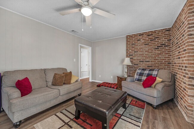 Building Photo - Gulf Breeze High School District Home Avai...