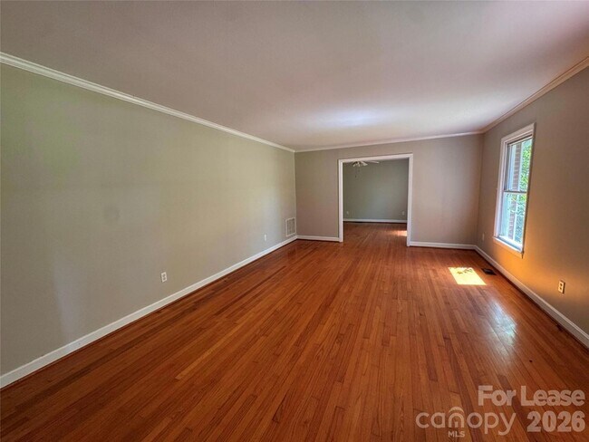 Foto del edificio - 7381 Lockhart Rd