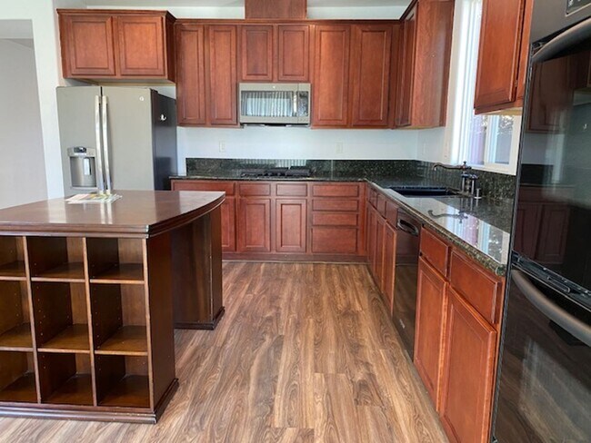 Building Photo - Move In Special! Beautiful 4 Bedroom Home