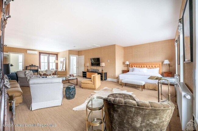 Building Photo - 613 Warren St