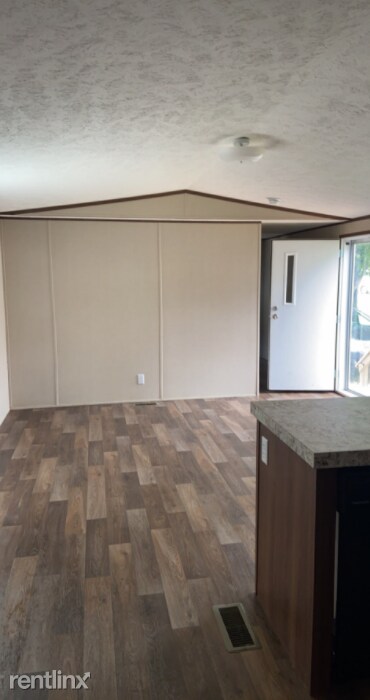 Foto principal - 3 br, 2 bath Mobile Home - 150 Thorn Lane