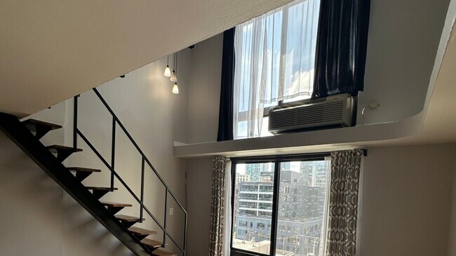 Foto del edificio - 1221 N Dearborn Pkwy