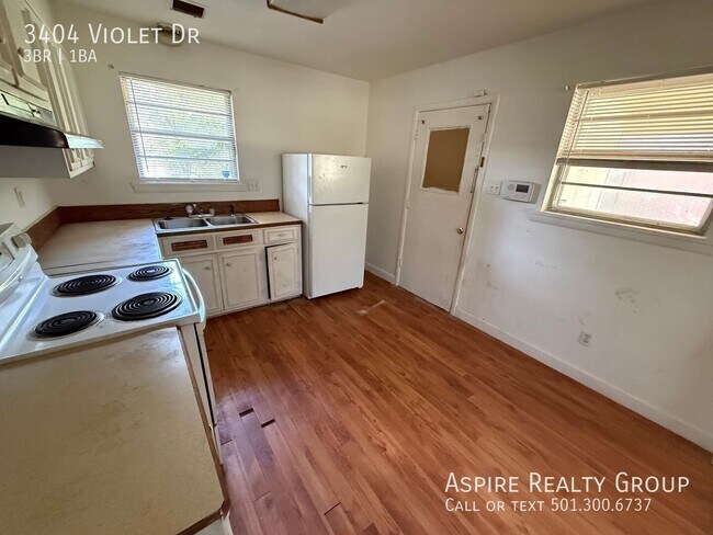 Building Photo - 3404 Violet Dr
