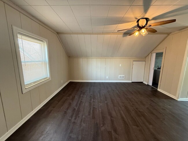 Foto del edificio - Renovated 3-Bedroom Home – We Welcome Sect...