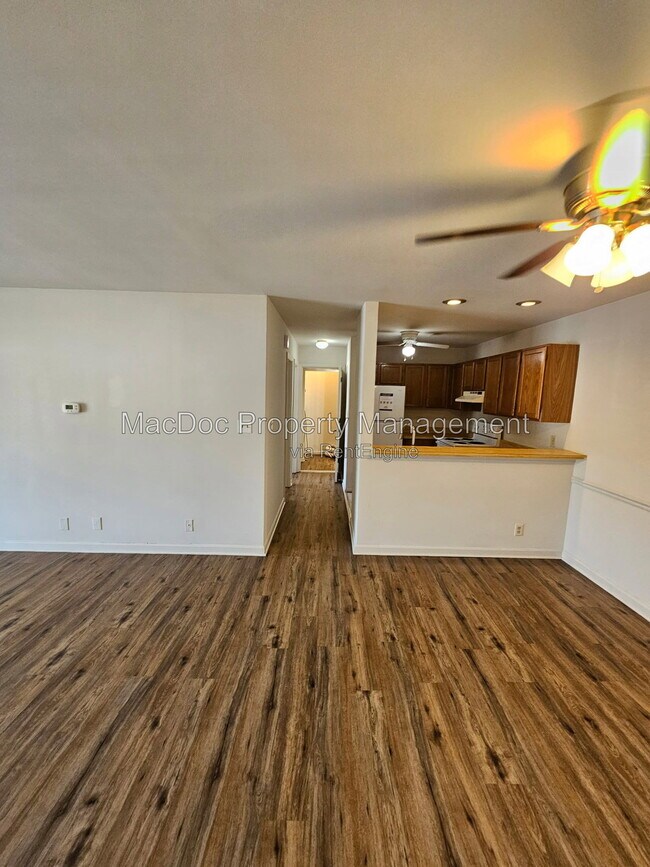 Building Photo - 100 Chesterfield Ln