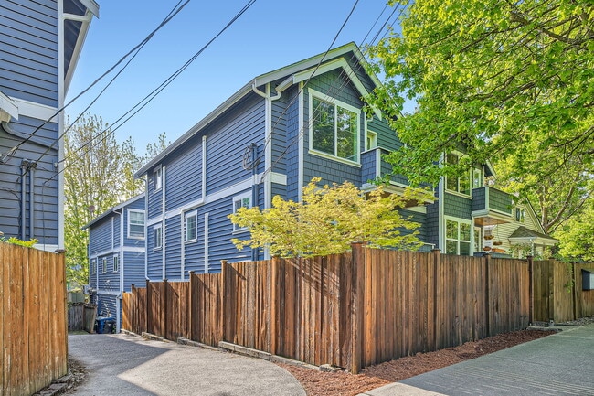 Building Photo - 309 27th Ave S #B