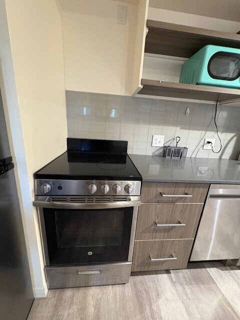 Foto del edificio - Cute Pet Friendly Studio Apartment Near Sloan's Lake! Available NOW!