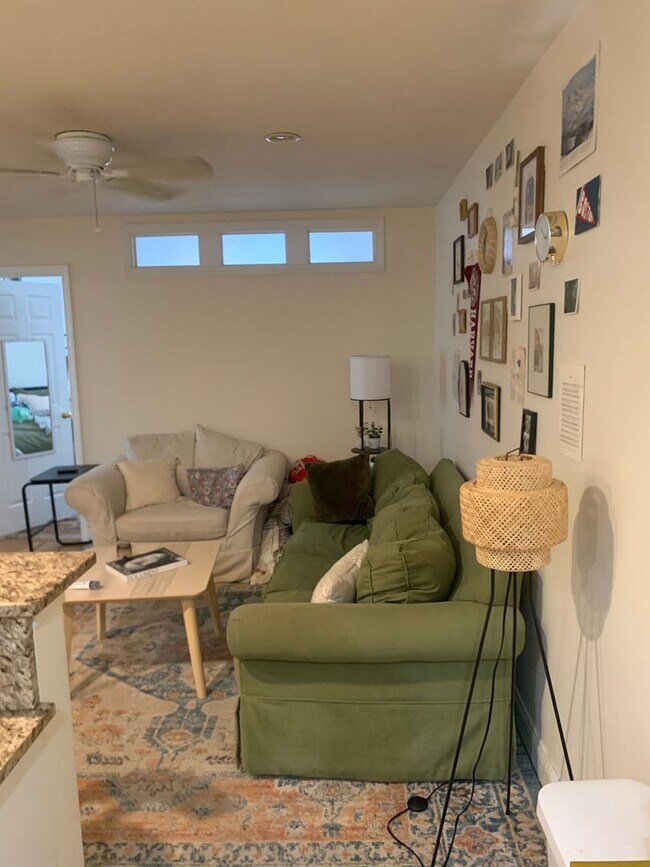 Foto del edificio - 3 BED RIGHT ACROSS FROM B.U. ~~ HEAT & HOT WATER INCLUDED