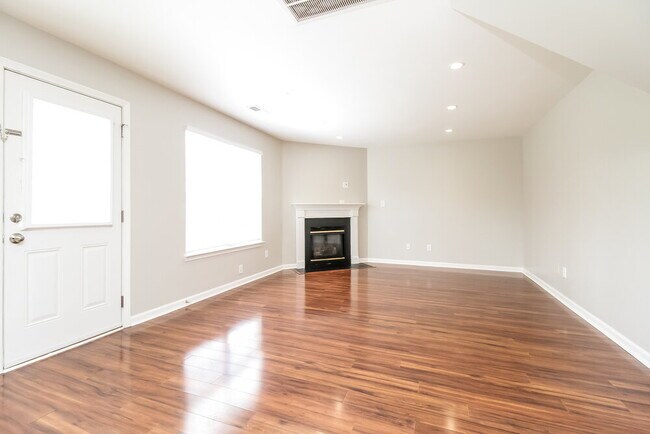 Foto del edificio - 4108 Pineorchard Pl