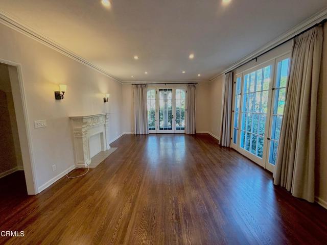 Building Photo - 590 S Oakland Ave