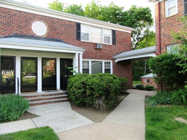 Building Photo - 303 Pitney Pl