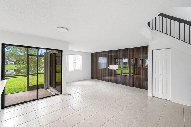 Foto del edificio - 439 NW 36th Ave