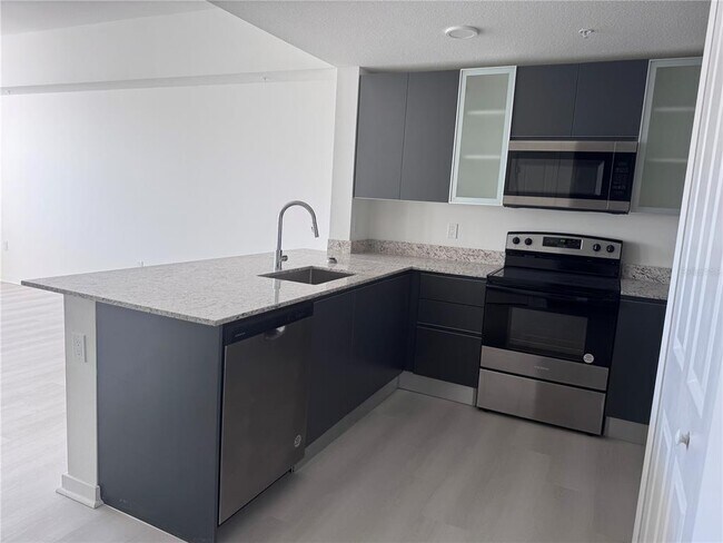 Foto del edificio - 5587 Millennia Park Dr