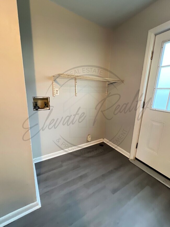 Foto del edificio - On Special: Two Bedroom Ranch Duplex in No...