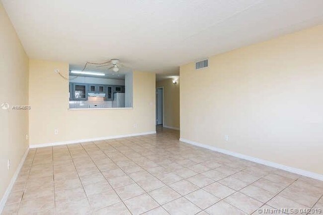 Foto del edificio - 14850 Naranja Lakes Blvd