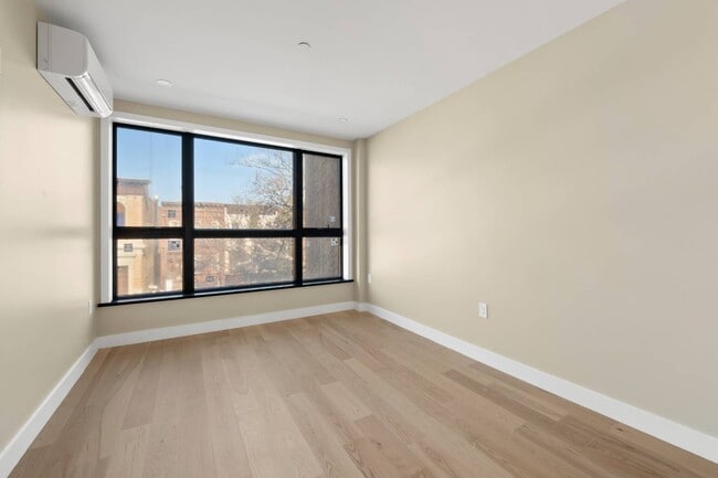 Building Photo - 458 Decatur St