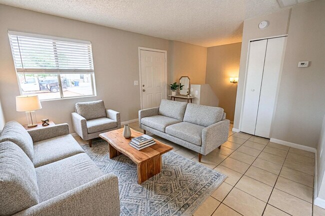 Foto del edificio - 719 W 1st Ave