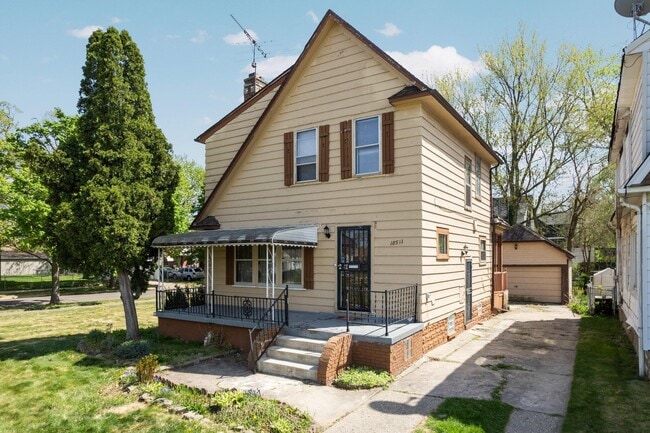Building Photo - 18511 Margareta St
