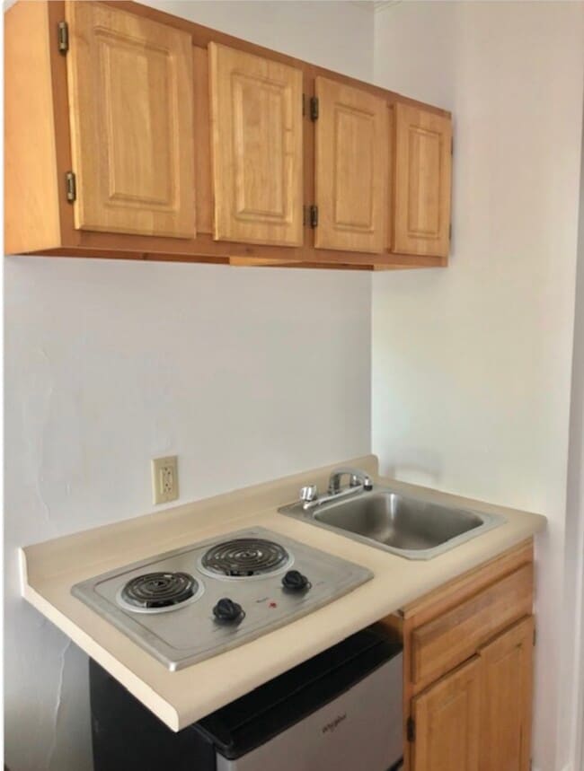Building Photo - 1079 Beacon St