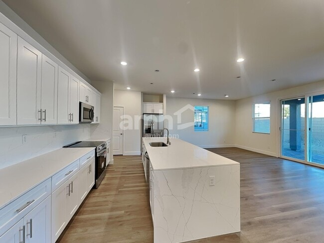 Building Photo - 8948 Dwarf Chin Ave