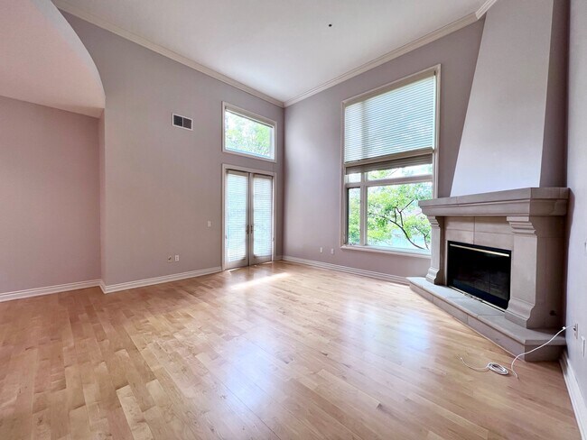 Sala de estar principal - 850 Oak Grove Ave