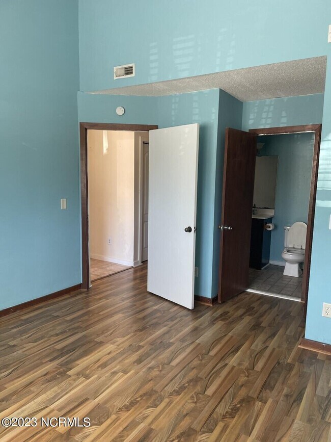 Foto del edificio - 215 St Luke Ct