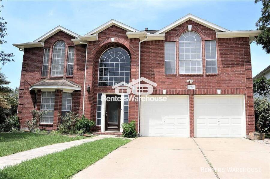 Primary Photo - Stunning 4 bedroom, 2.5 bath in ideal loca...