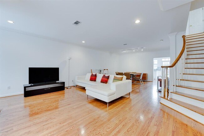 Building Photo - 2307 Huldy St