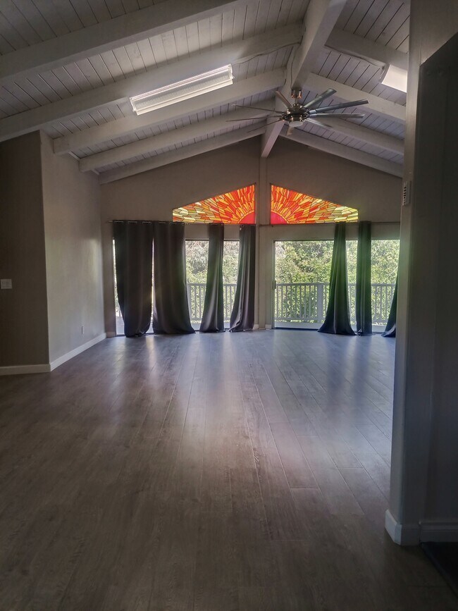 large Living Room - 4433 Sierra Vista Dr