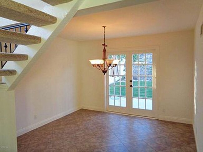 Building Photo - Beautiful Newbury Park 4-bedroom, 3-bathro...