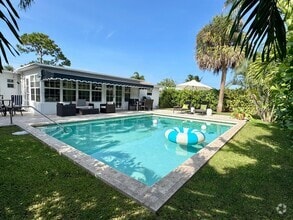Building Photo - 360 Alhambra Pl