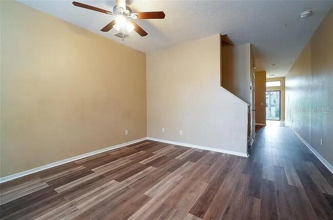 Foto del edificio - 6001 Scotchwood Glen