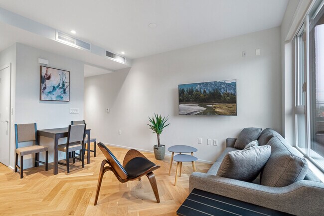 Photo du bâtiment - 745 W 49th Ave