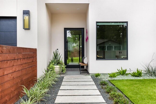 Foto del edificio - 805 W Live Oak St