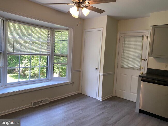 Building Photo - 8532 Abell Way