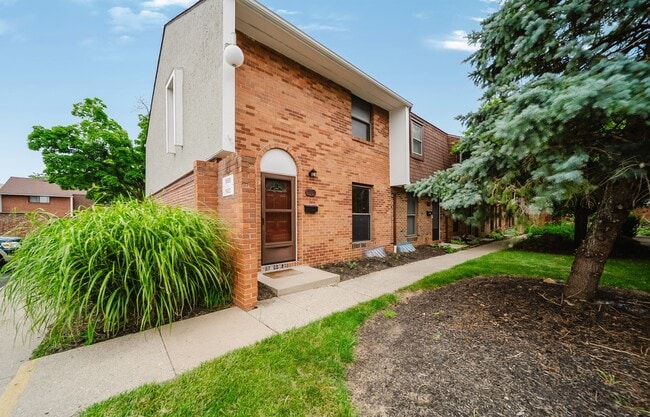 Building Photo - 1906 Willoway Cir S