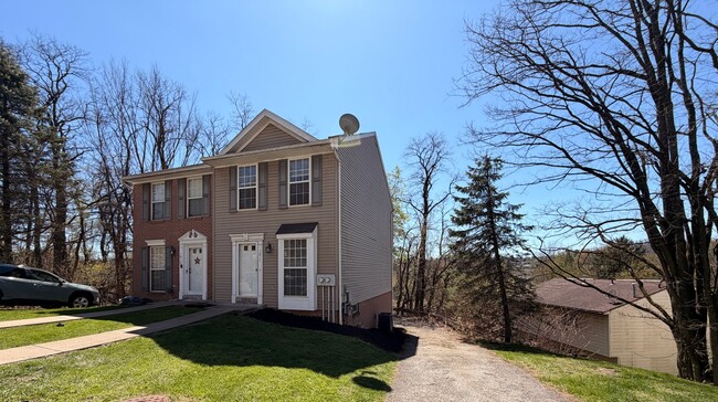 Building Photo - 1011 Pinoak Ct
